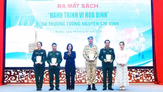 Ra mắt cuốn sách "Hành trình vì hòa bình" của Thượng tướng Nguyễn Chí Vịnh