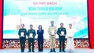 Ra mắt cuốn sách "Hành trình vì hòa bình" của Thượng tướng Nguyễn Chí Vịnh