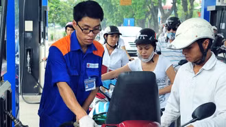 Giá xăng RON 95 lại tăng vượt mốc 21.000 đồng/lít