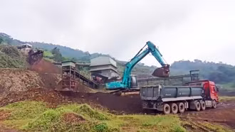 Yêu cầu thực hiện nghiêm túc phương án vận chuyện quặng sắt đảm bảo an toàn giao thông