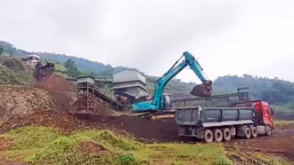 Yêu cầu thực hiện đúng phương án vận chuyển quặng sắt để đảm bảo an toàn giao thông