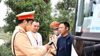 Tuyệt đối không sử dụng điện thoại khi lái xe trên cao tốc