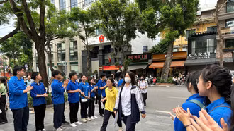 Thí sinh cả nước bước vào làm bài thi tự chọn Kỳ thi tốt nghiệp THPT năm 2025