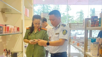 Xử phạt 35 triệu đồng đối với một cơ sở kinh doanh hàng mỹ phẩm không rõ nguồn gốc, xuất xứ tại Sa Pa