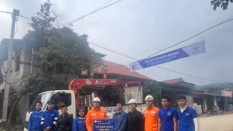 Công ty Điện lực Lào Cai giúp đỡ xã Nậm Tha xây dựng nông thôn mới 