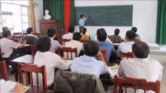 Quy định mới về phát hành sách giáo khoa dạy học tiếng dân tộc thiểu số