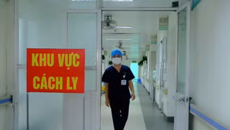 Người mắc COVID-19 hiện nay có cần phải điều trị cách ly không?