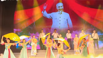 Hàng nghìn nghệ sĩ quần chúng tham gia Liên hoan "Tiếng hát Làng Sen" năm 2025