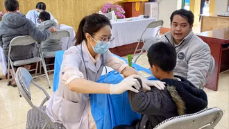 Khám sàng lọc và tư vấn can thiệp sớm cho trẻ khuyết tật