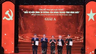 Trao giải cuộc thi viết "Bảo vệ nền tảng tư tưởng của Đảng trong tình hình mới"