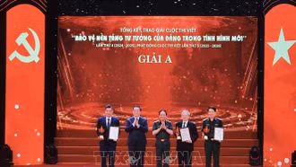 Trao giải cuộc thi viết "Bảo vệ nền tảng tư tưởng của Đảng trong tình hình mới"