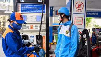 Giá xăng dầu đồng loạt tăng trở lại, RON 95 lên hơn 19.500 đồng/lít