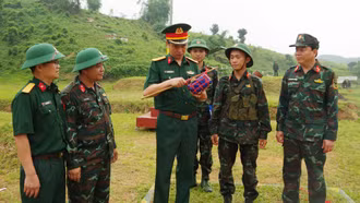 Trung đoàn 254 kiểm tra “3 tiếng nổ” đối với chiến sĩ mới