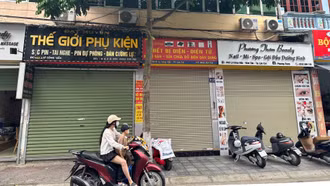 Nhiều cửa hàng không mở cửa.