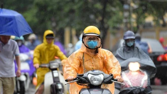 Thời tiết ngày 16/5: Bắc Bộ và Thanh Hóa tiếp tục mưa lớn, cảnh báo lũ quét, sạt lở đất và ngập úng
