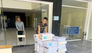 Thị xã Sa Pa nộp lưu trữ hồ sơ tài liệu về Trung tâm lưu trữ lịch sử tỉnh đúng kế hoạch