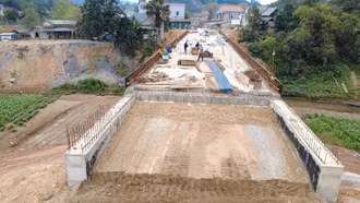 Triển khai 10 mũi thi công "xuyên nghỉ lễ" làm đường nối cao tốc Nội Bài - Lào Cai