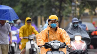 Thời tiết ngày 16/5: Bắc Bộ và Thanh Hóa tiếp tục mưa lớn, cảnh báo lũ quét, sạt lở đất và ngập úng