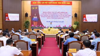 Quang cảnh buổi làm việc.