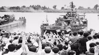 Đoàn 125 chở bộ đội tham gia Chiến dịch Hồ Chí Minh. Ảnh: Tư liệu