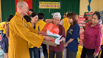 200 suất quà hỗ trợ người dân bị thiệt hại do dông lốc