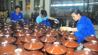 Công ty cổ phần Sứ kỹ thuật Hoàng Liên Sơn đẩy mạnh sản xuất ngay từ đầu năm 2026