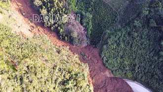 Sạt lở lớn trên Quốc lộ 279 chia cắt giao thông hoàn toàn từ Bảo Hà đi Yên Sơn (Bảo Yên)