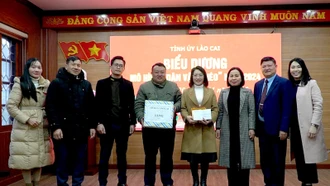 Trưởng Ban Dân vận Tỉnh ủy thăm, tặng quà 2 mô hình “Dân vận khéo” tiêu biểu