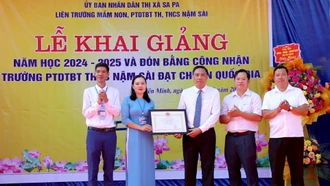 Phó Bí thư Tỉnh ủy Hoàng Giang dự Lễ khai giảng năm học mới tại xã Liên Minh