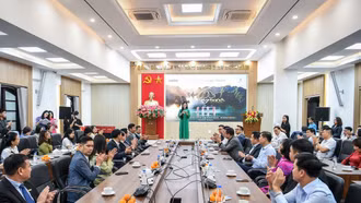 Báo Nhân Dân ra mắt video âm nhạc "Victory - Bond in Vietnam"