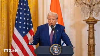 Tổng thống Donald Trump tạm dừng thuế đối ứng với hơn 75 quốc gia trong 90 ngày, vẫn áp thuế 125% với Trung Quốc