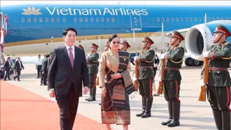 Chủ tịch nước Lương Cường đến Viêng Chăn, bắt đầu thăm cấp Nhà nước đến Lào