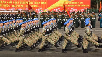 Hợp luyện chuẩn bị cho Lễ kỷ niệm 50 năm Ngày Thống nhất đất nước