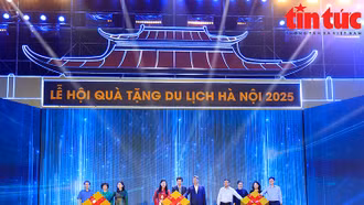 Hà Nội rực rỡ sắc màu di sản tại Lễ hội Quà tặng Du lịch 2025