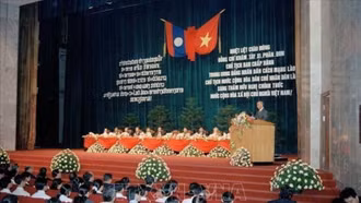 Người dày công vun đắp cầu nối hữu nghị, đoàn kết Việt-Lào