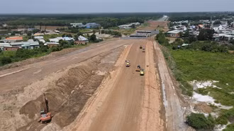 Thủ tướng yêu cầu đẩy nhanh giải phóng mặt bằng, khai thác vật liệu xây dựng cho các dự án đường bộ cao tốc