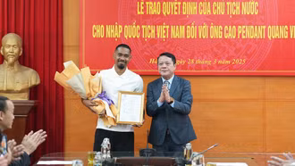 Cầu thủ Cao Pendant Quang Vinh chính thức trở thành công dân Việt Nam