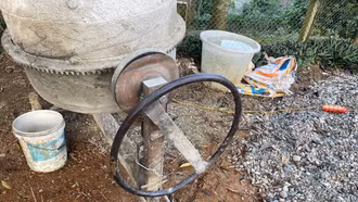 Máy trộn bê tông mi-ni, hiểm họa lớn khi sử dụng không an toàn 