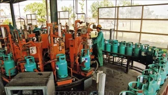 Giá gas bán lẻ trong nước tiếp tục tăng từ ngày mai 1/9