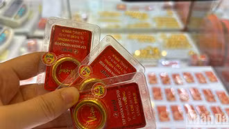 Giá vàng ngày 26/8: Vàng nhẫn tiếp tục lập đỉnh mới