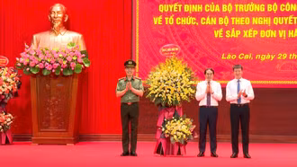 Công bố các quyết định về sắp xếp bộ máy Công an tỉnh, công an cấp xã của tỉnh Lào Cai mới