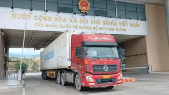 Tổng giá trị xuất - nhập khẩu qua cửa khẩu Lào Cai ước đạt gần 2,3 tỷ USD