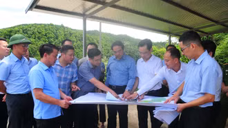 Bí thư Tỉnh ủy, Chủ tịch HĐND tỉnh Trịnh Xuân Trường kiểm tra tiến độ một số dự án trọng điểm tại xã Mậu A, Đông Cuông, Bảo Hà