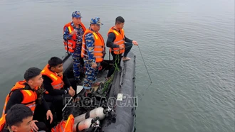 Đặc công Hải quân tham gia tìm kiếm nạn nhân mất tích trên hồ Thác Bà