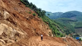 Thông xe bước 1 điểm sạt lở trên Tỉnh lộ 160 đoạn qua huyện Bắc Hà