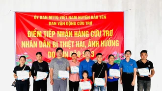 Trao hỗ trợ sửa chữa nhà ở cho cán bộ Đoàn - Hội bị ảnh hưởng cơn bão số 3