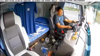 Gia tăng tai nạn nghiêm trọng do lái xe sử dụng thiết bị nghe, nhìn khi tham gia giao thông