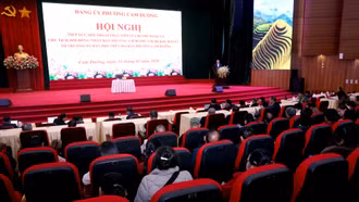 Lãnh đạo phường Cam Đường đối thoại trực tiếp với bí thư chi bộ, tổ trưởng tổ dân phố