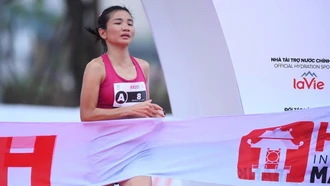 Nguyễn Thị Oanh phá sâu kỷ lục marathon Việt Nam