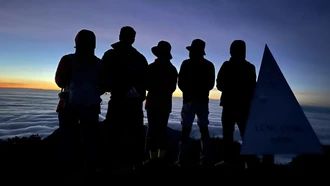 Tiềm năng và hướng đi bền vững từ du lịch chinh phục đỉnh Lùng Cúng